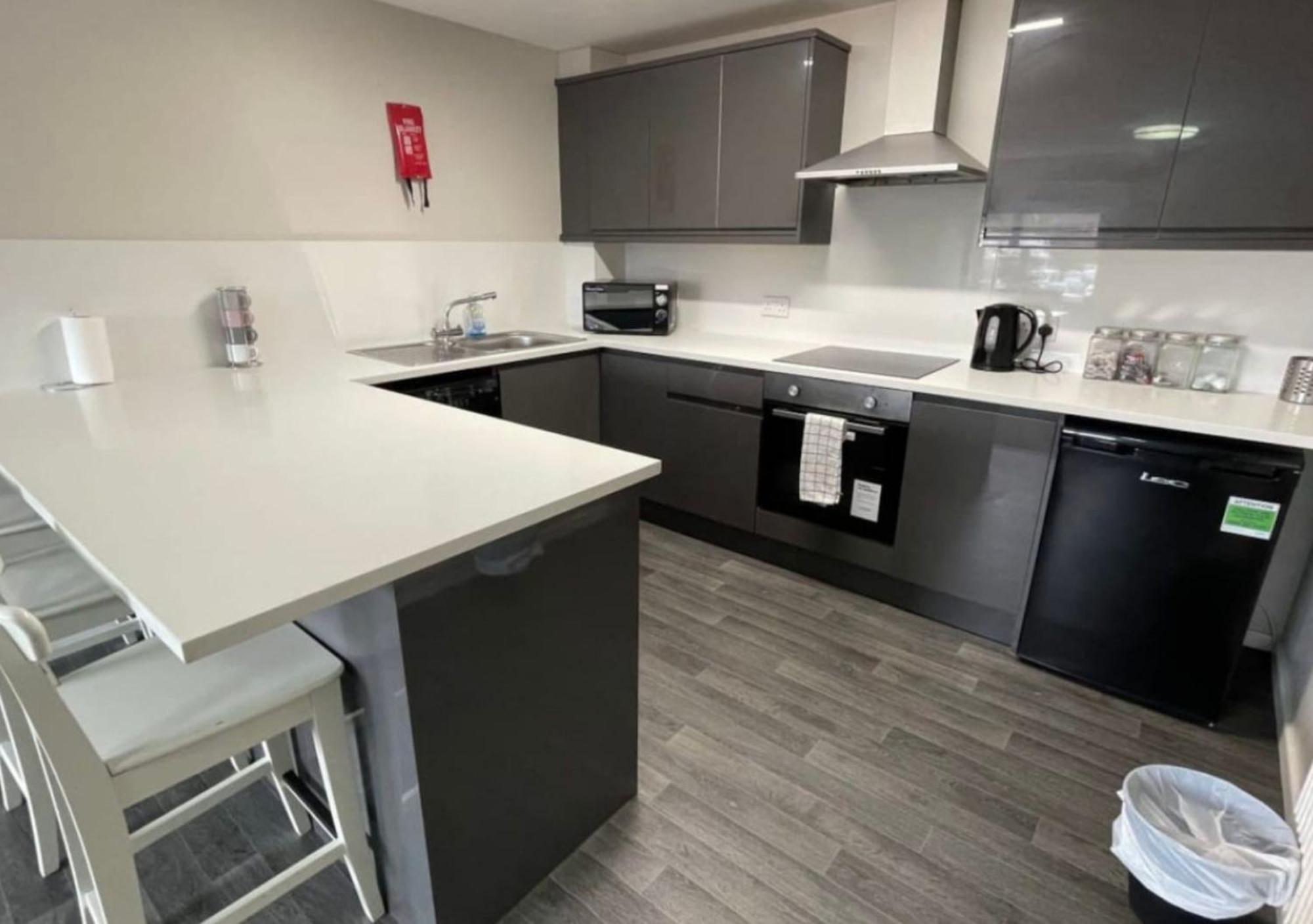 Ryan I Air I Bnb - 102 Mill Street - Free Parking Liverpool Exterior photo